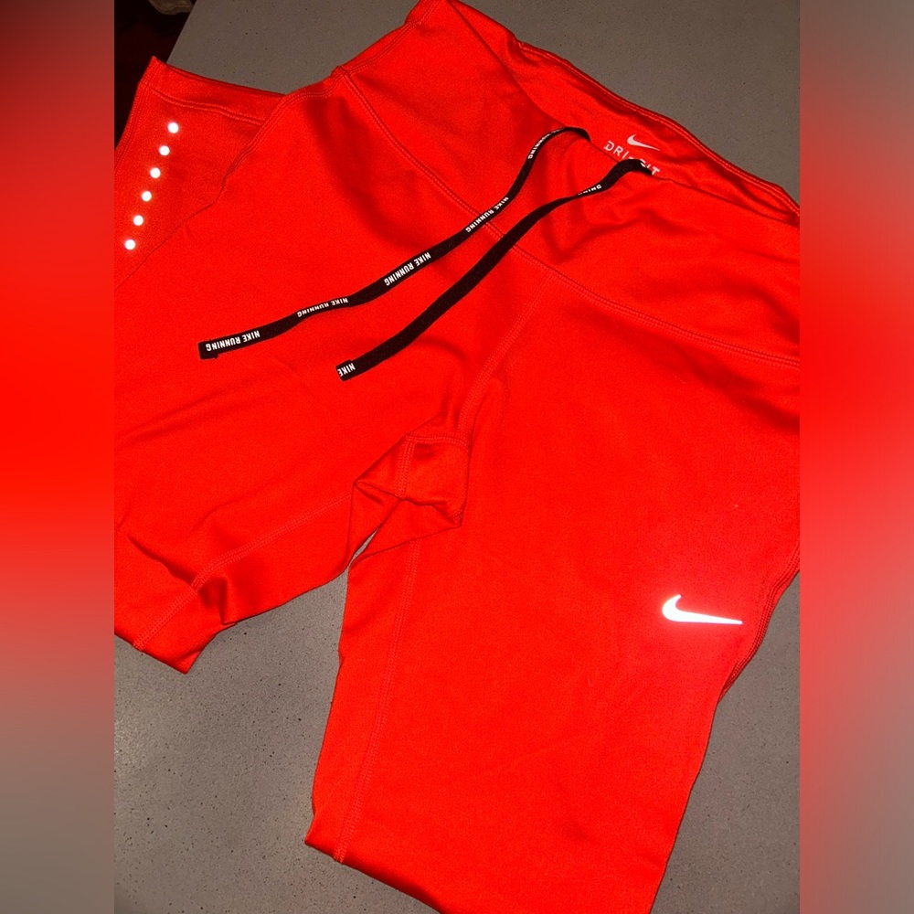 Woman’s Nike Dri-fit capri leggings/ mesh on back calves